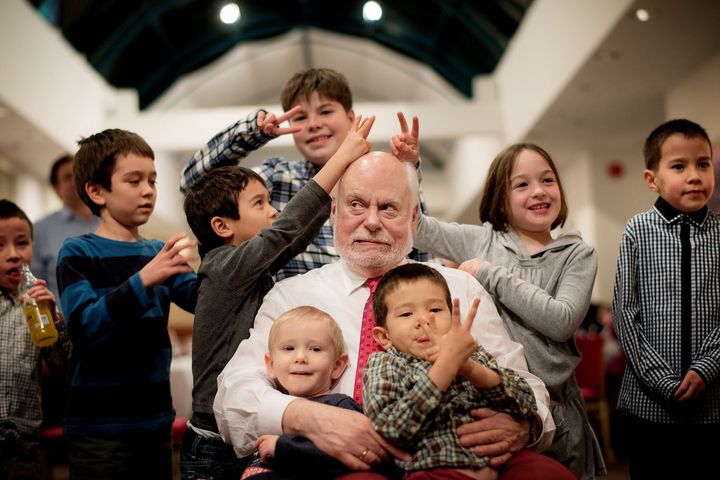 Say cheese! Here Fraser Stoddart is celebrating his 2016 Nobel Prize in Chemistry with his grandchildren and friends' children. Stoddart was awarded the prize for designing tiny molecular machines. Discover more: bit.ly/2PWdkF2