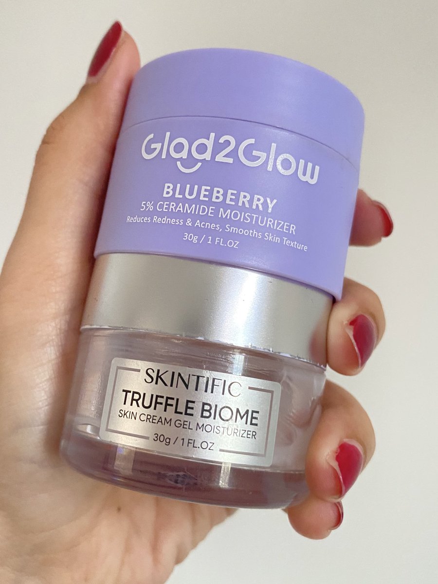 𝐛𝐚𝐭𝐭𝐥𝐞 𝐫𝐞𝐯𝐢𝐞𝐰 𝐜𝐫𝐞𝐚𝐦 𝐦𝐨𝐢𝐬𝐭𝐮𝐫𝐢𝐳𝐞𝐫 ✨Glad2Glow Blueberry 5% Ceramide Moisturizer vs Skintific Truffle Biome Moisturizer✨ keduanya sama-sama ampuh buat ngatasin redness, kira-kira harus beli yang mana yaa?