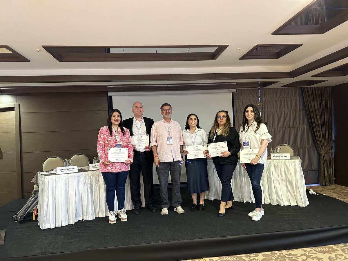 #uikkongre 'de  askeri arşiv belgelerinden oluşan  "Kore Savaşı ve Türk-Amerikan İlişkileri" başlıklı bildirimi sunma şansım oldu🤓

Moderatörümüz <a href="/SerhatGuvenc/">Serhat Güvenç</a> 'e ve oturum boyunca bizi sabırla dinleyen kıymetli hocalarıma yapıcı önerileri ve soruları için çok teşekkür ederim.🌟