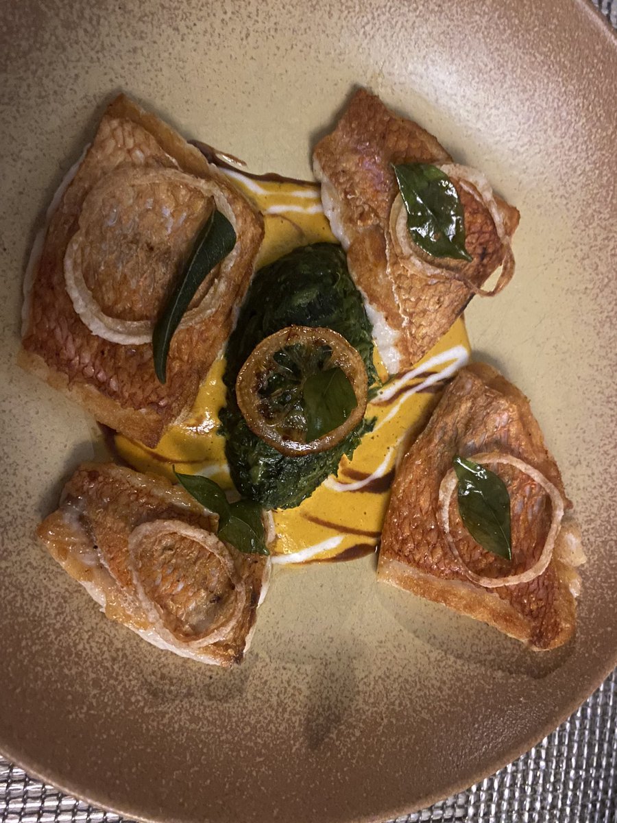 paulinedaniels's tweet photo. Delicious supper at our hotels floating restaurant! #postedeflacq https://t.co/vIN7DF6X2S