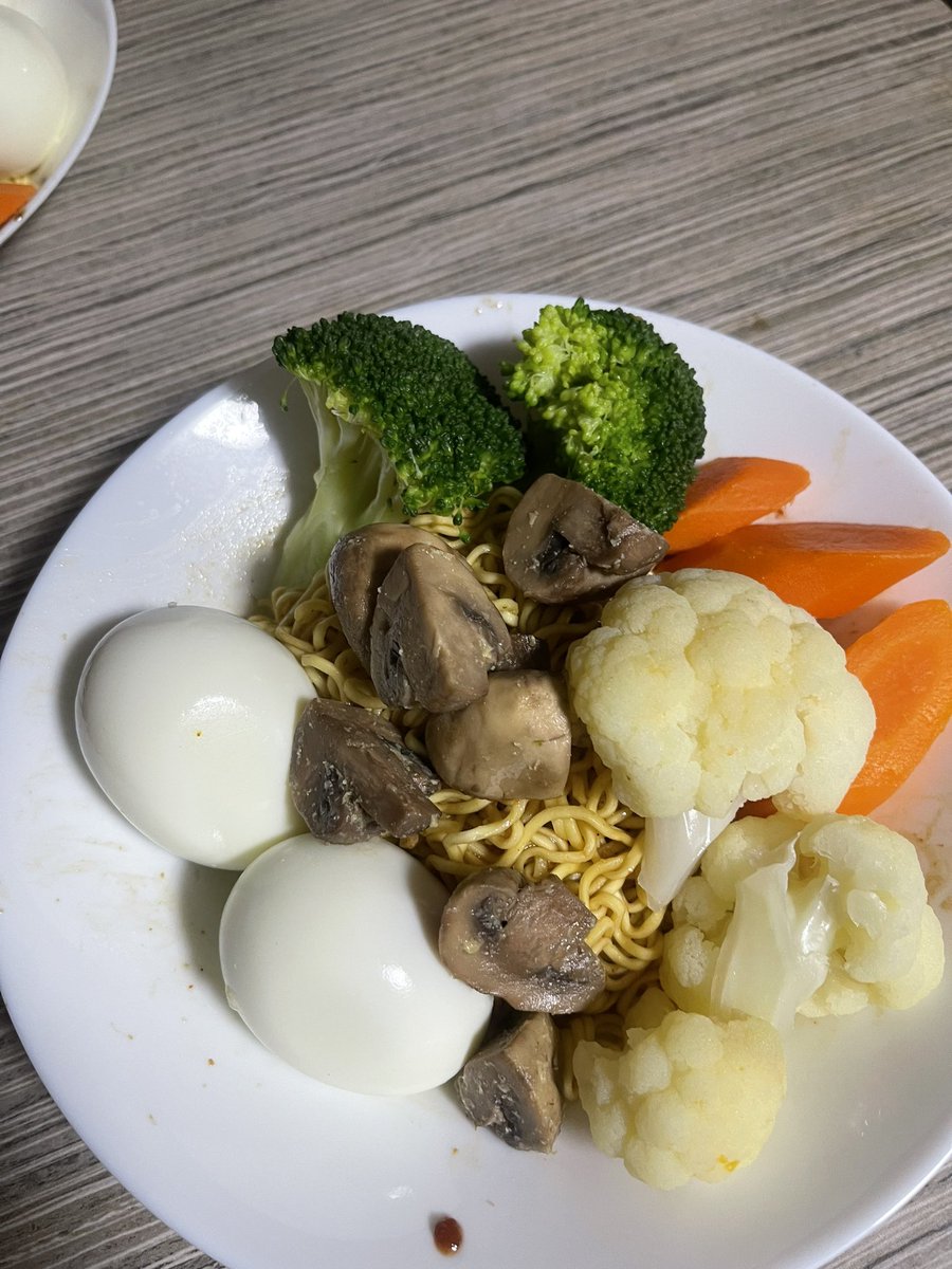 BENVO90's tweet photo. Chào cả nhà ngày mới nha🖐️🖐️
Mời anh em ăn mỳ xào ah 😀😀
Lâu quá không lên mất tương tác quá ,  anh em đi cho mình 1 like nha ☺️☺️ https://t.co/sTLD8PkBtn