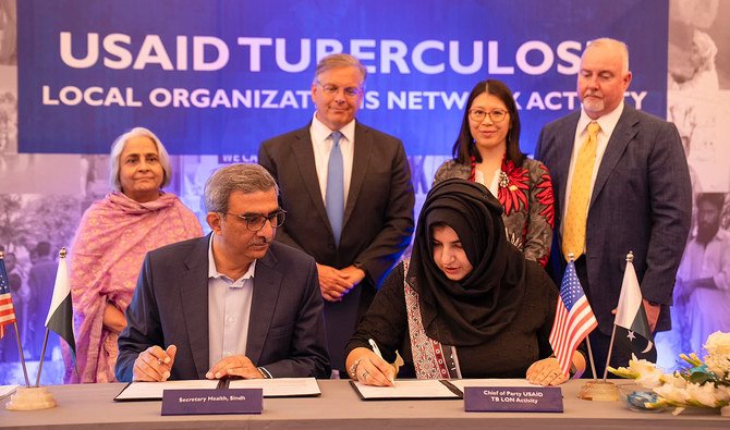 US Ambassador to Pakistan Donald Blome and Sindh Minister for Health and Population Dr. @AzraPechuho launched a joint initiative worth $9 million to combat tuberculosis (TB) in Pakistan.
#SindhGovt #HealthForAll