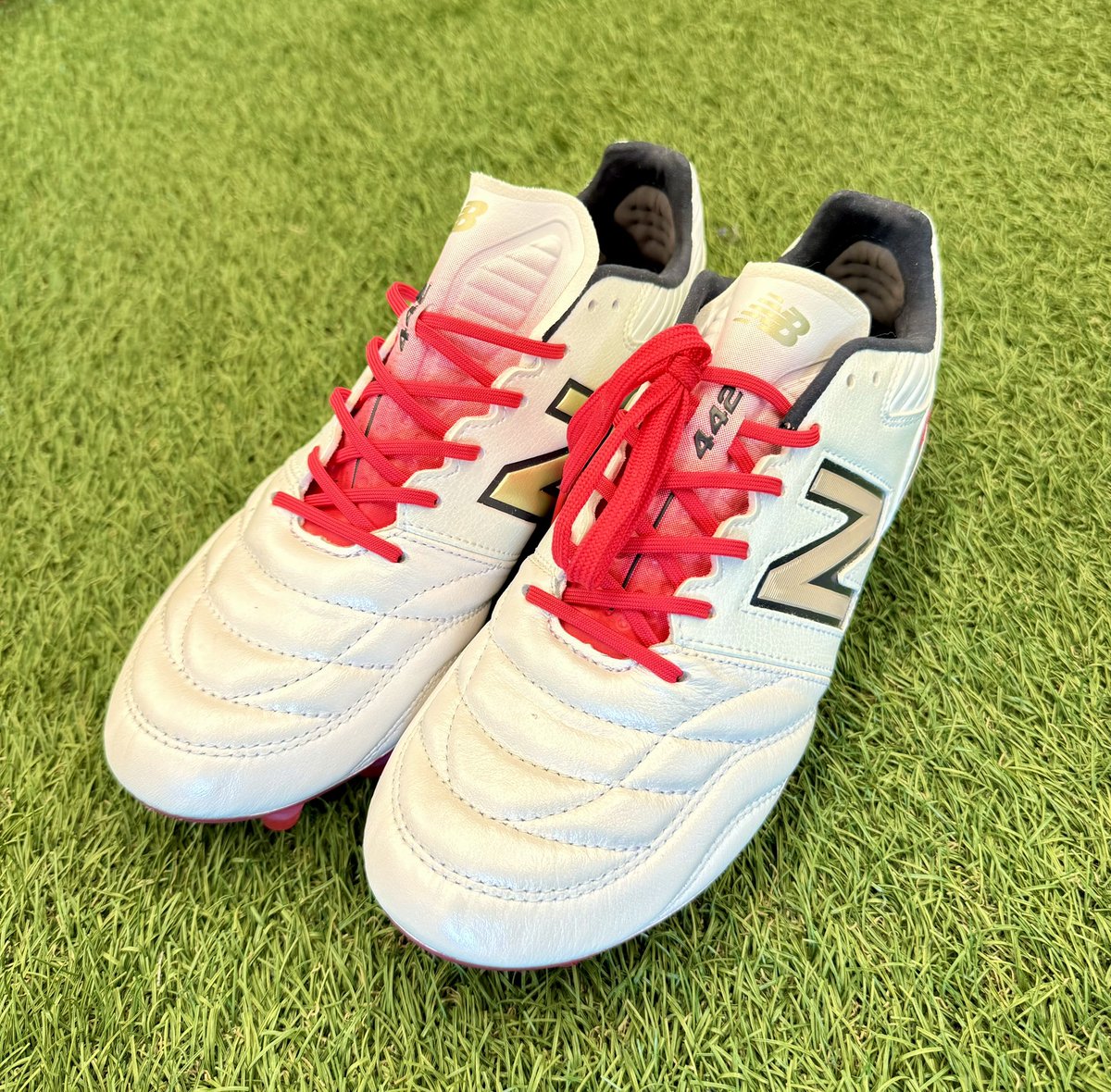 cococaraexpert's tweet photo. #スパイクニキ
#14年間で148足目
#newbalance 
#442
#kamo
#kamo新宿 
久々のニューバランス442 KAMOオリジナルカラー
白、ピンク、ゴールド、ブラックの配色は私の為のカラーリング

スパイクもいよいよ集大成かな〜　ジオングやんw https://t.co/qcqd0T8ycv