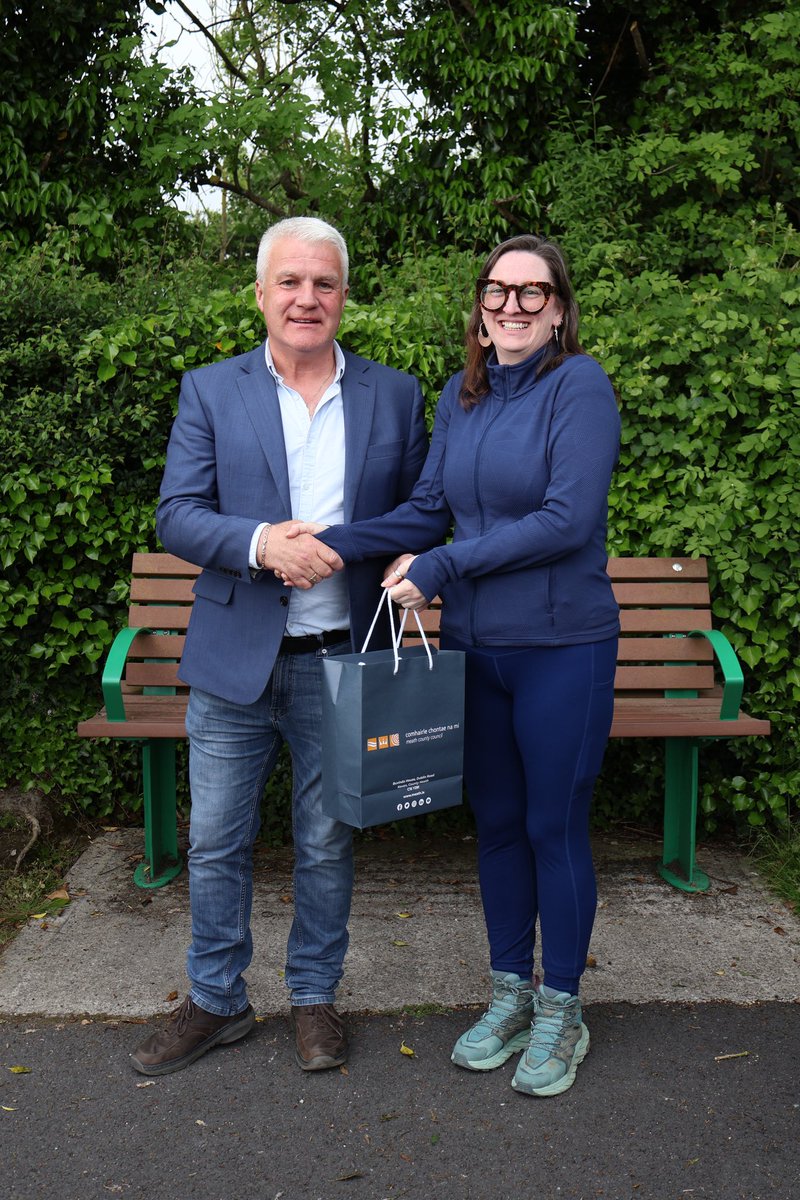Thank you to @DiscoverBoyneV and @BoyneValleyFlav for the gifts for Ambassador McKee, Emma Smith @LivIrishFest and Caroilin Callery, National Famine Way 

📸 with @JohnnyGuirke 

#famineway #missing1490