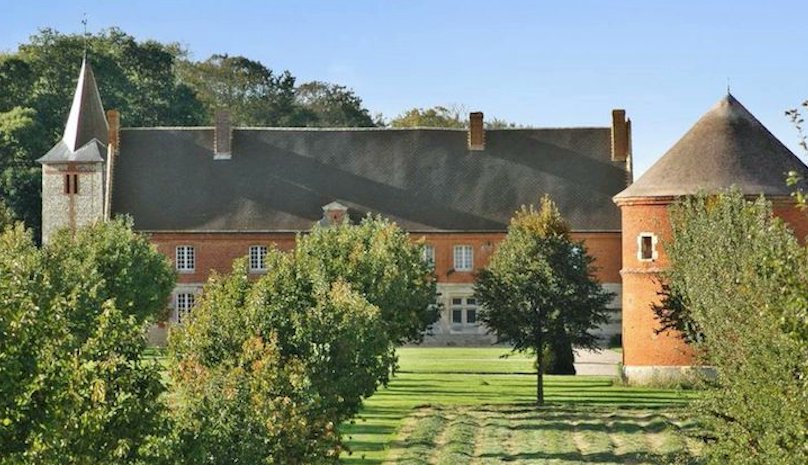 ThereseBaillard's tweet photo. Le #manoir de Vertot est situé sur la commune de Terres-de-Caux, en #SeineMaritime, en #Normandie. Construit au XVIe et rénové au XVIIe siècle, il est le lieu de naissance de l'historien et académicien René Aubert de #Vertot. Le domaine est inscrit au titre des MH depuis 1991. https://t.co/cKm8qYxoKP