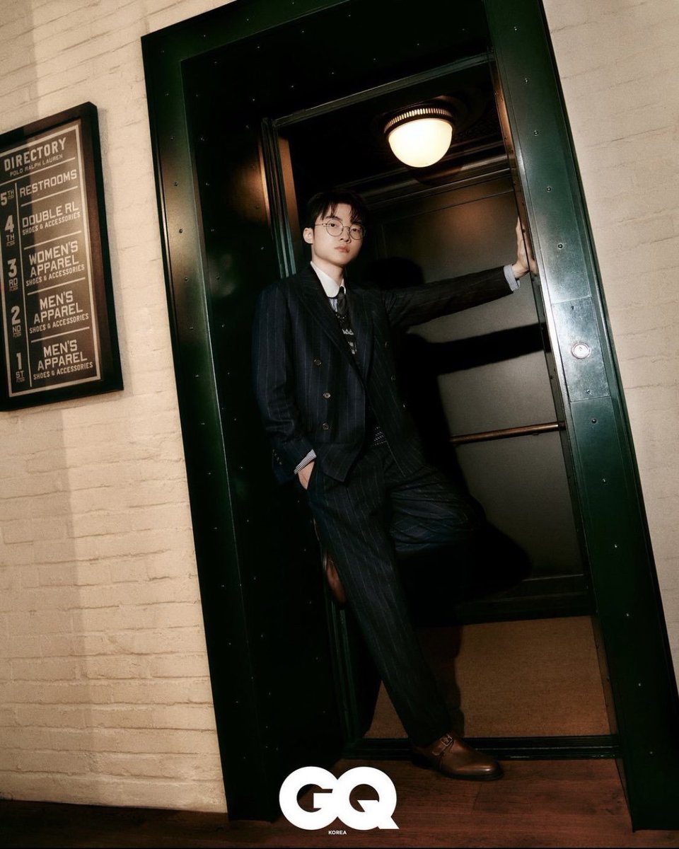 neohideonlove's tweet photo. T1 x GQ 2023                  T1 x GQ 2024

"FAKER" https://t.co/vUAKp0zT84