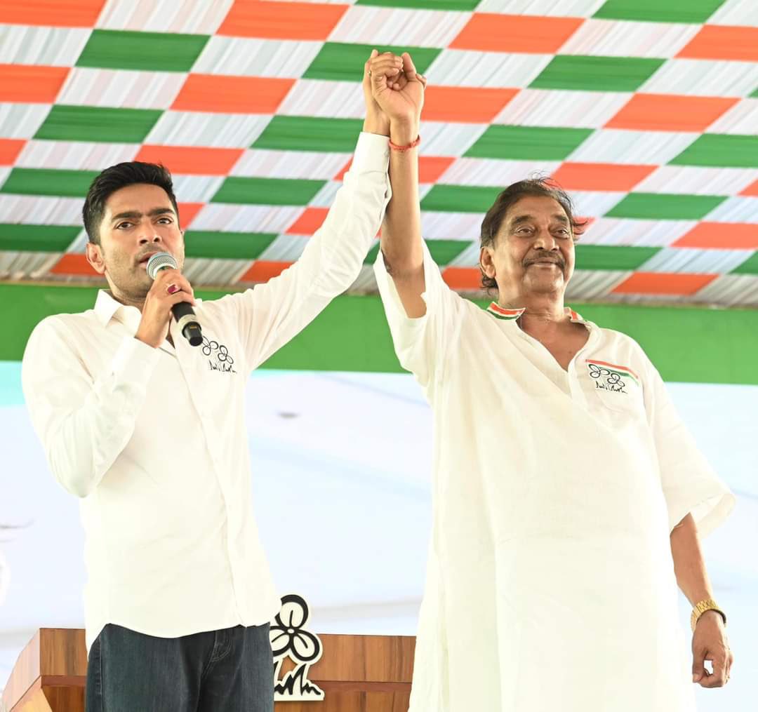 TMC_Supporters's tweet photo. ২৫ মে জোড়াফুল চিহ্নে ভোট দিয়ে বাঁকুড়া লোকসভা কেন্দ্রের তৃণমূল কংগ্রেস প্রার্থী অরূপ চক্রবর্ত্তীকে বিপুল ভোটে জয়যুক্ত করুন।
🗓 ২৫ মে, ২০২৪
✅ জোড়াফুল চিহ্নে ভোট দিন
#VoteForTMC #Bankura #TMCD #WestBengal #MamataBanerjee #LokSabhaElections2024 https://t.co/QbRmzz7prB