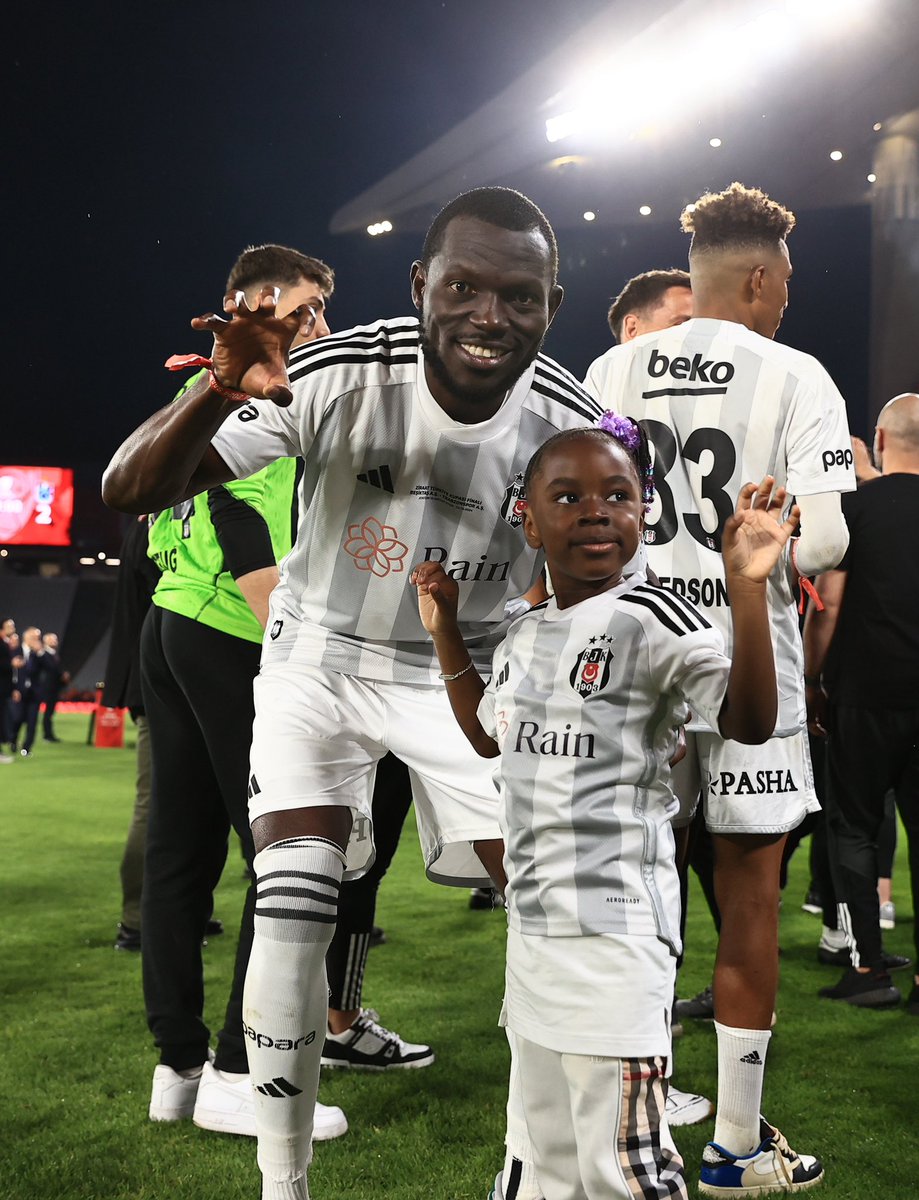 Günaydın şampiyon.  😎

#ŞAMP11YON 🏆