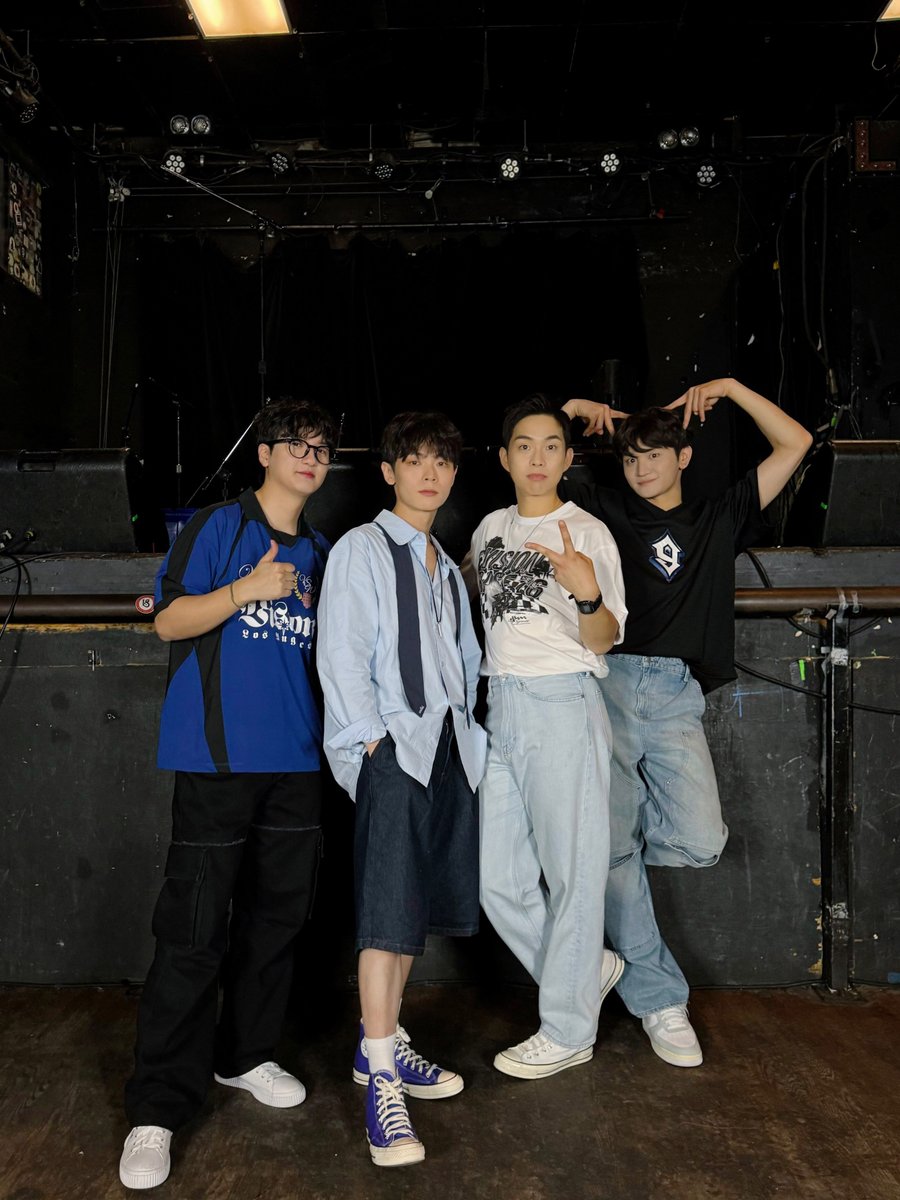 BANDLUCY_mystic's tweet photo. [#LUCY] 1st WORLD TOUR <written by FLOWER>
in TORONTO 완료✔  

<written by FLOWER> in TORONTO로 
NORTH AMERICA TOUR 시작!  

열정적으로 응원해 준 우리 왈왈이 덕분에 
첫 시작부터 기쁜 마음 가득 채워 갑니다 💙  

#루시 #신예찬 #최상엽 #조원상 #신광일 #written_by_FLOWER #TORONTO https://t.co/njjf1aIZD6