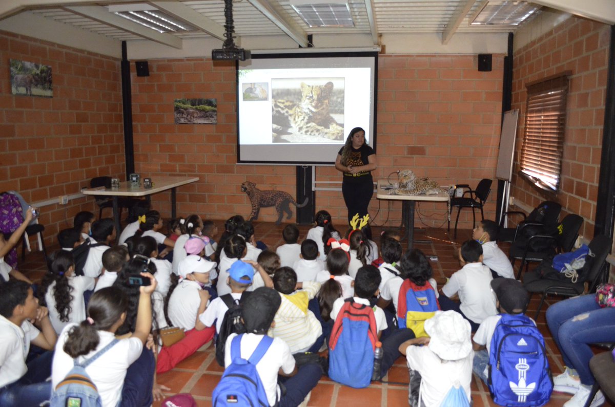 Además, se ha venido realizando una campaña de educación ambiental dirigida a las comunidades aledañas, escuelas, productores vecinos y de otros estados, como lo fue el foro sobre estrategias antidepredatorias realizada en San Carlos, Cojedes en 2023.