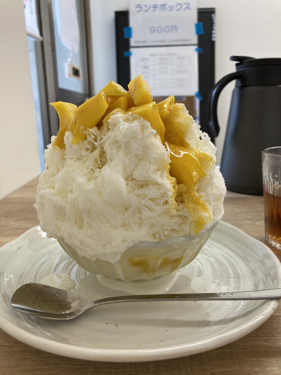 Io7Jk2's tweet photo. 浅草橋
Boogiee  
ここなっつまんごー🥭　1300円

優しい甘さのココナッツミルクソースのかき氷に、カットされたマンゴーの果肉とマンゴーソースがたっぷり乗せてあります。

お店でスタンプカードをやってます。
かき氷一杯でスタンプ1個で、10個たまるとかき氷が500円引きになります🍧
#かき氷 https://t.co/NWs2jR02mR