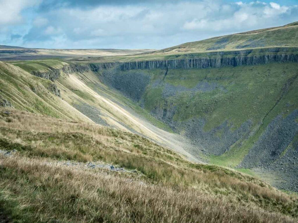 paul_steele's tweet photo. High Cup Nick Circular Walk From Dufton | BaldHiker https://t.co/AgJH18D0e0 https://t.co/HNFPYkMgMj