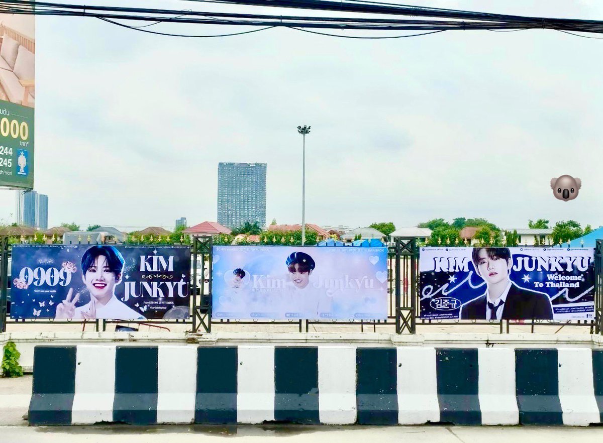 🪧 AKTIV Square (3 Banner) Date : 24-26 May 2024 ✨ ป้ายหน้า AKTIV Square ได้ติดตั้งเป็นที่เรียบร้อย ซึ่งจุดนี้หากมองมาจากหน้าอิมแพคก็จะเห็นอย่างแน่นอนค่ะ และทุกป้ายถูกติดตั้งครบแล้วนะคะ 📸 หวังว่าแฟน ๆ ทุกท่านจะตามเก็บป้ายกันจนครบ และอย่าลืมติด #PressREBOOT_JUNKYUinBKK