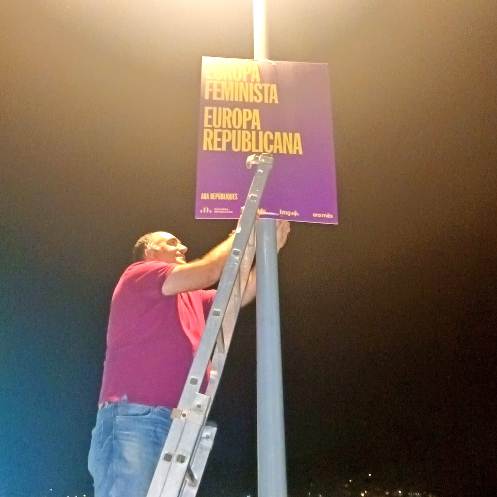 ERCCabrils's tweet photo. Aquesta matinada ha començat una nova campanya, i nosaltres #semprehisom, perquè volem una #EuropaRepublicana! 🇪🇺💪

#9J #Cabrils
#AraRepúbliques https://t.co/2Kz9aY9p9U