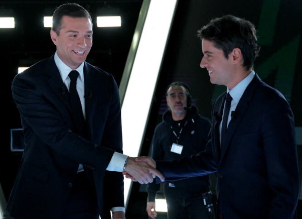 Copains comme soçons !
✊🏻🖤❤️🔥