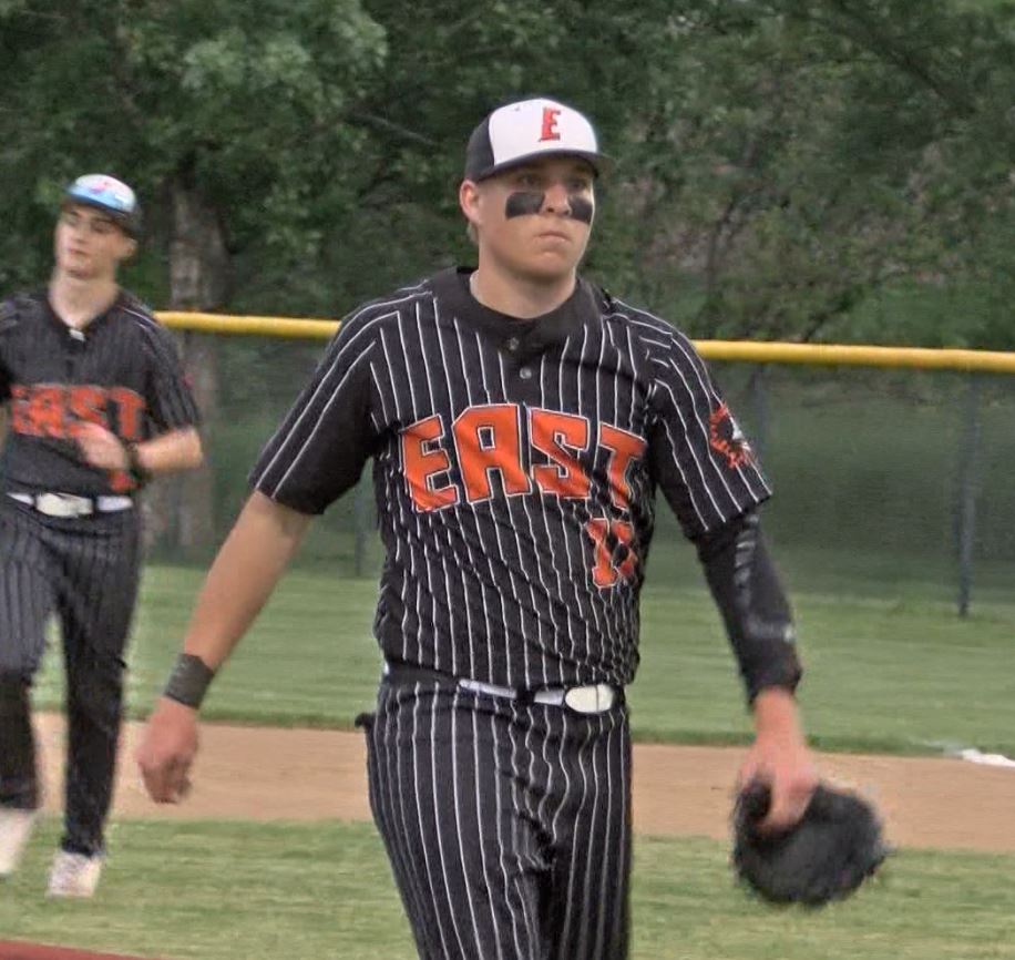 SportsZoneKCAU9's tweet photo. EAST BRINGS THE BROOMS!

@SCEastBaseball capitalized on a big 3rd inning while the pitching staff kept SB-L at bay towards a 5-1 win in game two to complete the MRAC doubleheader sweep!

WATCH HERE⚾️⏬
https://t.co/twZJpOvP0r https://t.co/xlDbxUuLB2