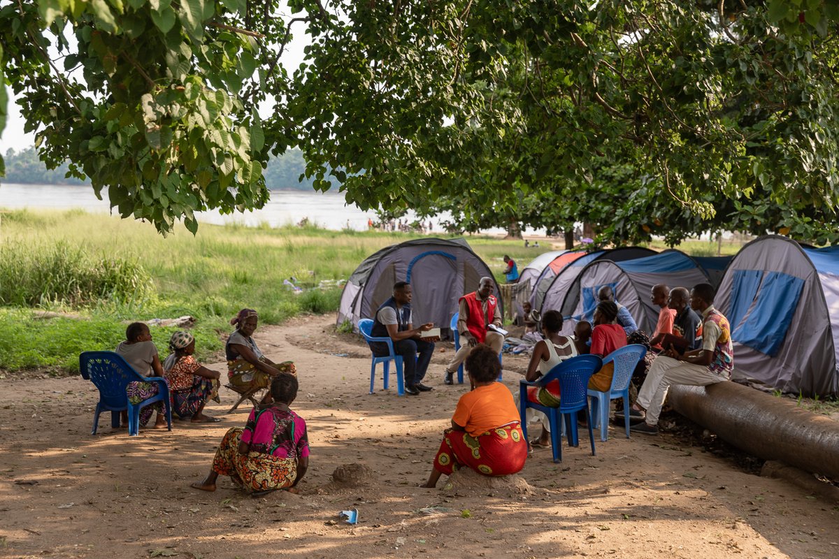 Des équipes humanitaires #UN & ONG en visite de travail dans la Tshopo pour évaluer la situation des personnes déplacées suite aux violences à #Lubunga. Être à l'écoute des communautés affectées permet d'identifier leurs priorités et d'apporter une aide adaptée à leurs besoins.
