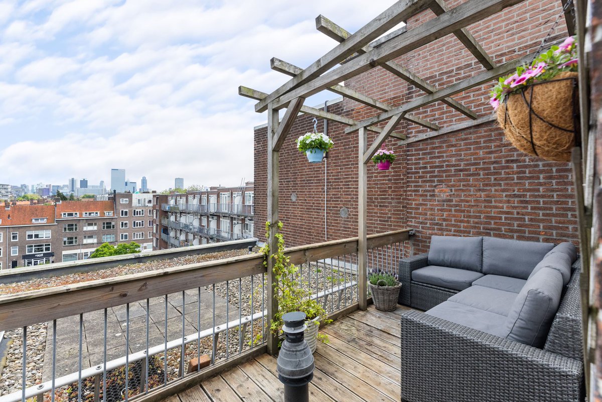 verhypt's tweet photo. Wil jij ook vanaf je dakterras in de populaire wijk Blijdorp uitzicht hebben op de prachtige skyline van Rotterdam? Maak dan snel een bezichtigingsafspraak voor dit fraaie appartement van één van onze relaties! https://t.co/6oPvC9soqQ
#rotterdam #tekoop #appartement #gordelweg https://t.co/uPlFC4S70J