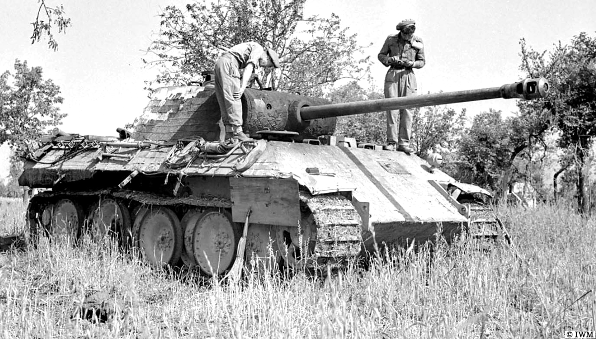 rgpoulussen's tweet photo. #OTD in 1944, Italy. Question, is the German Panzer V (Panther) better than the Panzer VI (Tiger)? #WW2 #HSITORY https://t.co/TVDfQRG0i3
