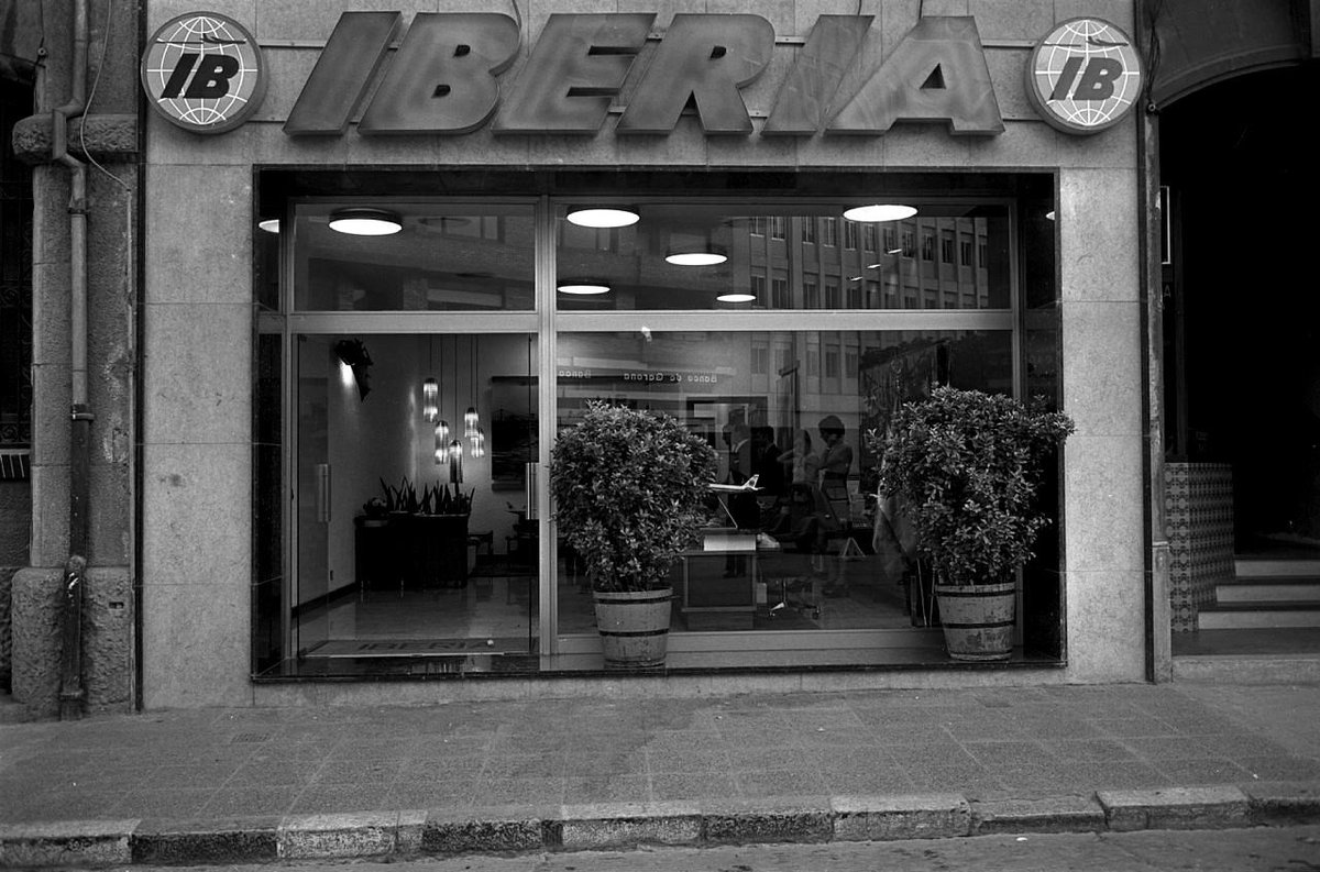 Tal dia com avui del 1973 s'inauguren les noves oficines de la companyia Iberia a la ciutat de #Girona, ubicades a la plaça Marquès de Camps