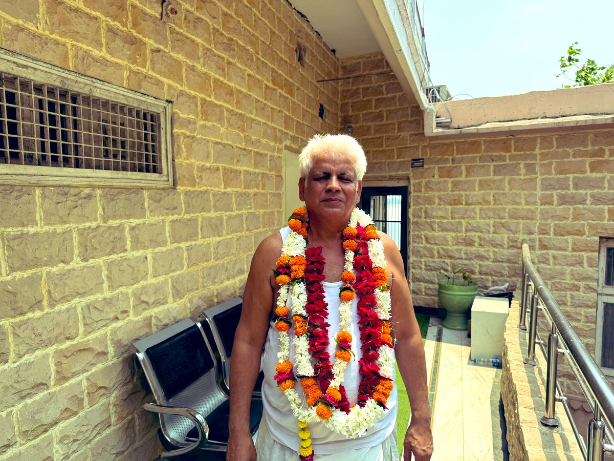 DrVNMishraa's tweet photo. अभिभावक बड़े भाई प्रो @MahantMochan जी को जन्मदिवस पर बहुत शुभकामनाएँ एवं सादर नमन। https://t.co/DOzSes7A9S