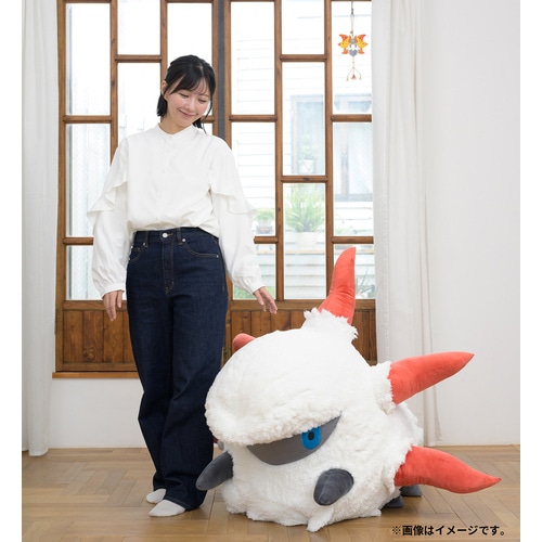 ポケモン」等身大メラルバぬいぐるみ登場 もふもふの触りごこち…価格は