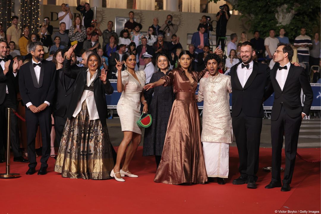 The team of #AllWeImagineAsLight at their #CannesFilmFestival screening. The tale of 3 Mumbai nurses got an 8 minute standing ovation Actress #KaniKusruti's watermelon shaped bag grabbed a lot of attention! #Cannes2024 #Cannes #IndianCinema #cannes2024