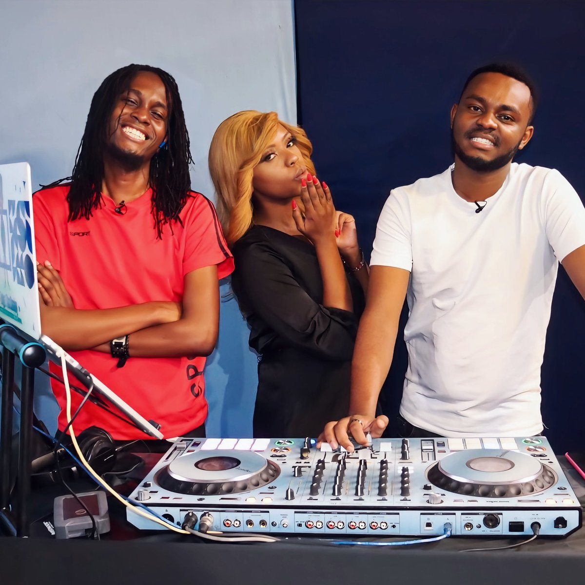 It's Open Hour time introducing @Rixterdj 🎵 Where are you watching from & what do you wanna watch? #SocialFriday @masaikta @ColourmeVal @DeejayRajyz