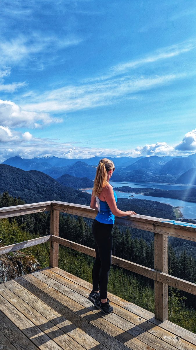 a hike up grind79! gorgeous views 🩵💙