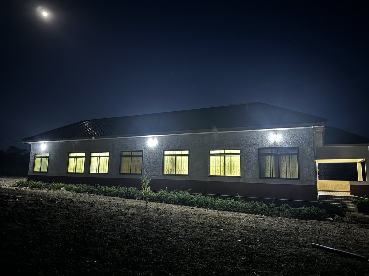 ElicoFoundation's tweet photo. Solar power transforms off-grid health centers! Reliable and eco-friendly, it ensures continuous care, cuts costs, and boosts communities. Let's power our health centers with the sun! #SolarHealth #CleanEnergy #HealthcareInnovation https://t.co/fwYJgCq8qw