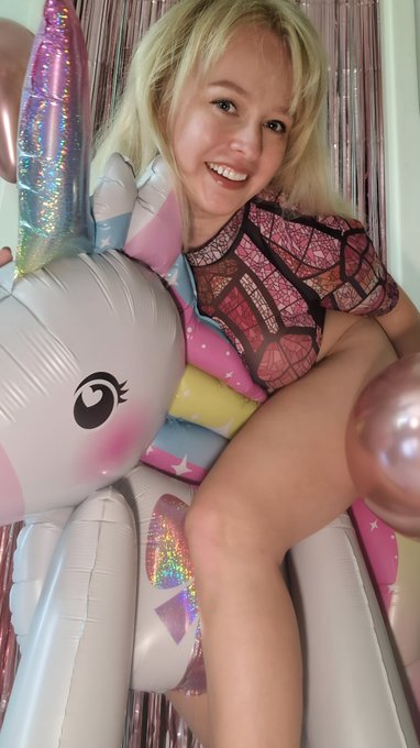 It's my birthday 🥳🎂💝 https://t.co/8zHkAdAlpR<a href="/tag/mvsales"class="tags"><span>#mvsales</span></a>