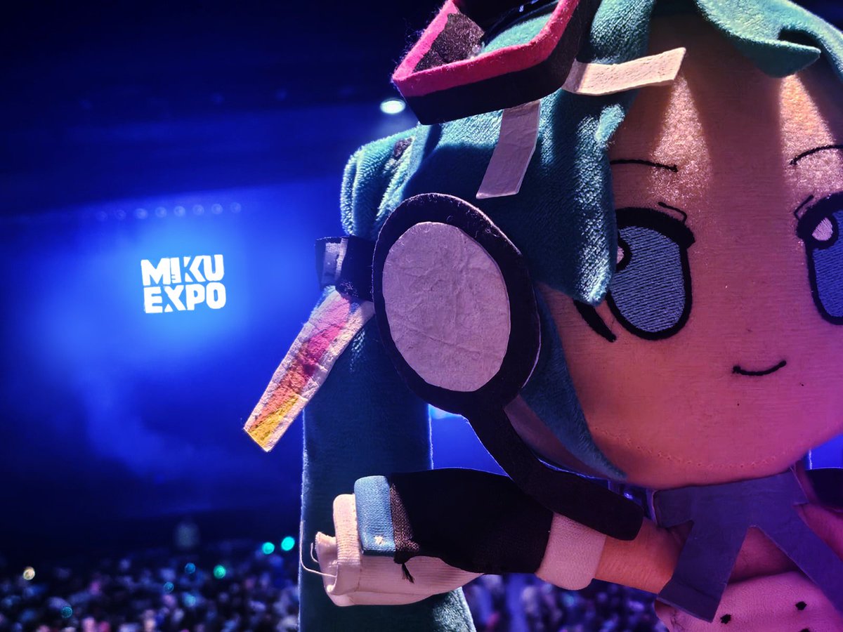 sam_kat0's tweet photo. @VocaCircus Here in Mexico we had a blast, and listening to intergalactic bound live was beyond words 🩵🩵 https://t.co/nc1q9tET2P