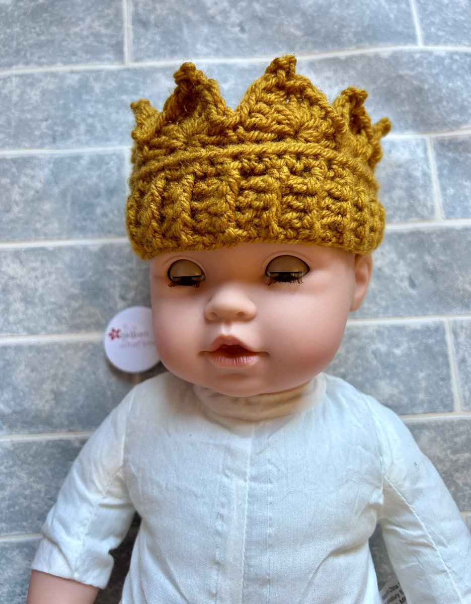 Today is international tiara day, celebrated on Queen Victoria’s birthday 👑Everyone in the family can be king or queen for the day with these ones are for newborn, up to 6 months and toddler. Have a nice day! okthenwhatsnextcraft.etsy.com #earlybiz #crochet #etsy #elevenseshour