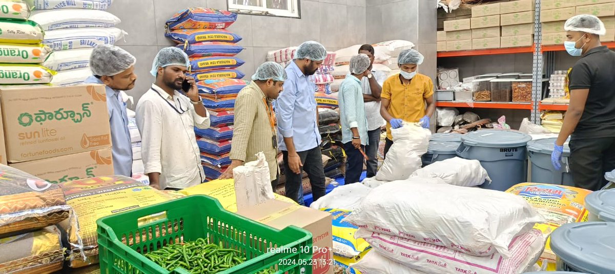 aaraynsh's tweet photo. The Commissioner of Food Safety Hyderabad raided the well known outlets, The Rameshwaram Cafe, Baskin Robbins, Karachi Bakery, Taco Bell, KFC, Hard Rock Cafe, and Starbucks Coffee. Here’s what they found:
The Rameshwaram Cafe:
- 100 kg of Urad Dal, worth Rs. 16,000, expired in March 2024.
- Expired Nandini Curd (10 kg) and Milk (8 L), worth Rs. 700.
- Improperly labelled raw rice (450 kg) , white lobia (20 kg),Unlabelled jaggery (300 kg), with no medical fitness certificates.
- Dustbins were not properly covered.
Interestingly, all these outlets have 4+ ratings on Swiggy and Zomato with fancy, clean pictures. During the inspection, a few outlets were found storing vegetarian and non-vegetarian foods together in the refrigerator. 

Some outlets, like Bahubali Kitchen, had cockroach infestations, unhygienic conditions, and water stagnation in the cleaning area. Additionally, yeast-infected carrots were found at Clove Vegetarian Fine Dine.