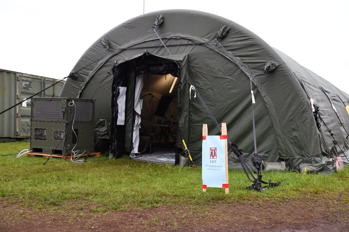 USArmyEURAF's tweet photo. Another @USArmy 🥇
A 32-bed field hospital was drawn, erected, & became fully functional during the #DefenderEurope exercise #HOSPEX, in Baumholder, 🇩🇪. Equipment was pulled from an APS-2 site in Dülmen, 🇩🇪, w/ the goal of building the hospital within 3 days - it was done in 2. https://t.co/PaP6AASOTi