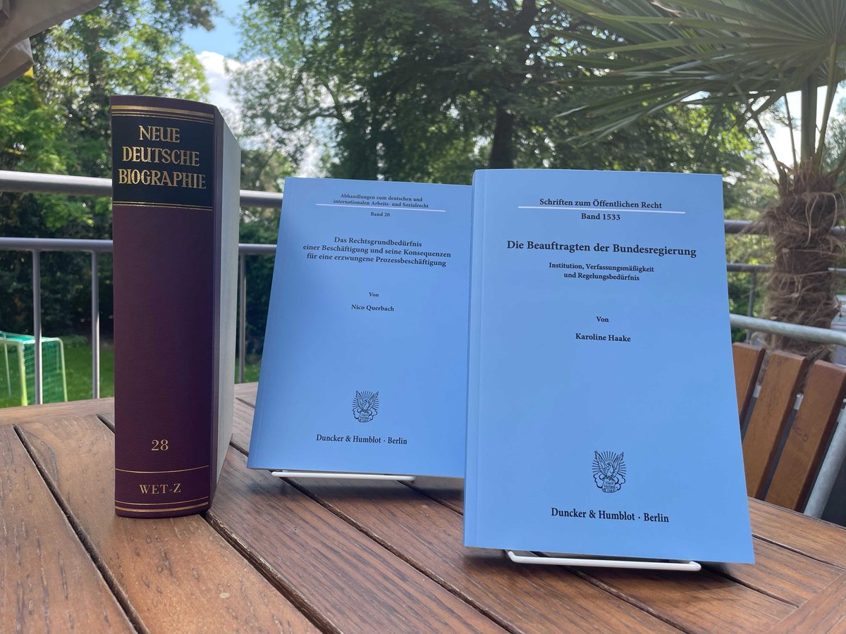 DunckerHumblot's tweet image. Die Woche in Büchern – #druckfrisch bei Duncker &amp;amp; Humblot: is.gd/5QZWUo
#Biographie #Lexikon #Bundesbeauftragte #Ombudsperson #Organisationsgewalt #ÖffentlichRechtlicheBeauftragte #Regierungsorganisation #Arbeitsrecht #Arbeitsverhältnis #Beschäftigungsinteresse