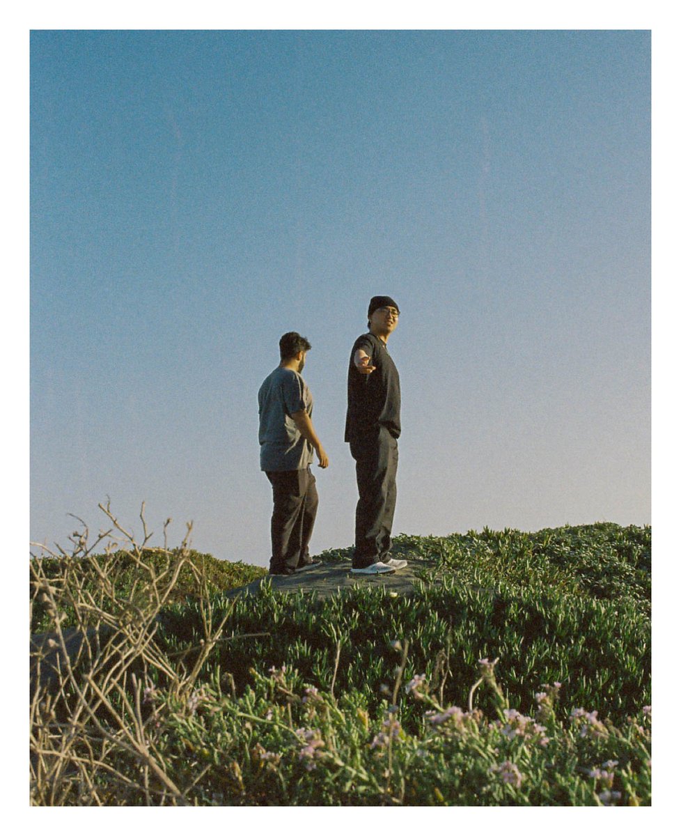jocho0o's tweet photo. just some fellas by the beach 
📸: #canon rebel T2
🎞️: #cinestill800t https://t.co/jXQC6yylIQ