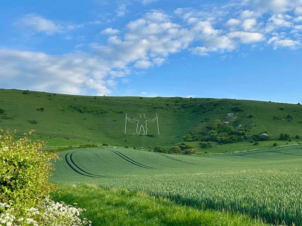 The Long Man of Wilmington. 🌾 Thank you to Grazyna Hammond for sending us today's #PhotoOfTheDay 📸