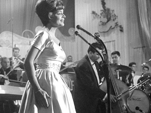 Il #24maggio 1956 a Lugano prima edizione di #EurovisionSongContest, concorso organizzato dall'UE. Vi partecipano 7 Paesi tra cui l'Italia ed ognuno porta 2 cantanti. Vince Lys Assia, Svizzera. Il concorso, trasmesso ogni anno, sarà uno dei programmi TV più longevi del mondo.