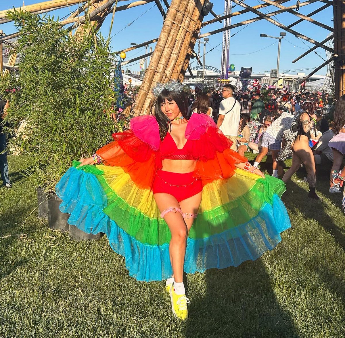 1meredithmax's tweet photo. EDC🌈🌈🍭 https://t.co/O96HUKp7O7