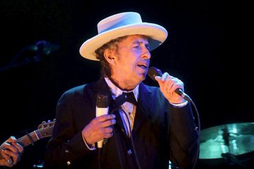 IveserVenezia's tweet photo. “Bisogna essere onesti per vivere fuori dalla legge”
Il 24 maggio 1941, a Duluth (Minnesota), nasce Bob Dylan
Tanti auguri "menestrello del rock" https://t.co/DKHlI5EcOi