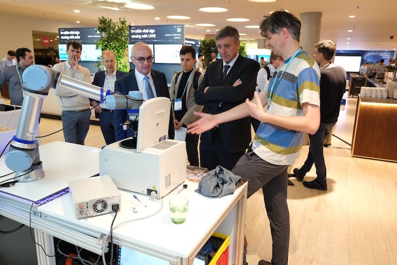 Francis wyffels (@fwyffels) on Twitter photo Our wetlab assistant robot was a success! youtu.be/ThvECQgYLqQ?fe… We took the opportunity explaining to many visitors, including <a href="/JanJambon/">Jan Jambon</a>, how we make collaborative robots smarter by integrating custom sensors and AI. <a href="/IDLabResearch/">IDLab</a> <a href="/imec_int/">imec</a> <a href="/ugent_fea/">Faculty of Engineering and Architecture UGent</a> Our wetlab assistant robot was a success! youtu.be/ThvECQgYLqQ?fe… We took the opportunity explaining to many visitors, including <a href="/JanJambon/">Jan Jambon</a>, how we make collaborative robots smarter by integrating custom sensors and AI. <a href="/IDLabResearch/">IDLab</a> <a href="/imec_int/">imec</a> <a href="/ugent_fea/">Faculty of Engineering and Architecture UGent</a>
