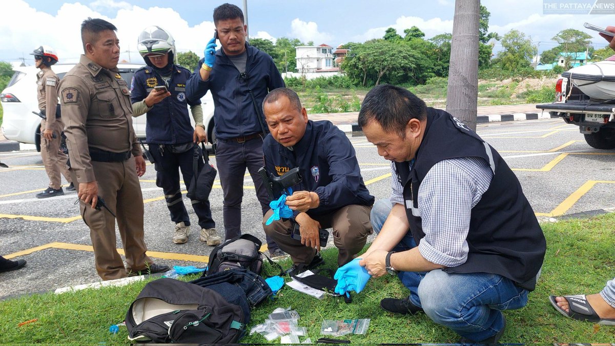 A dramatic daytime shootout and car chase leads to the arrest of an alleged drug dealer in Na Jomtien. 

thepattayanews.com/2024/05/24/pat…