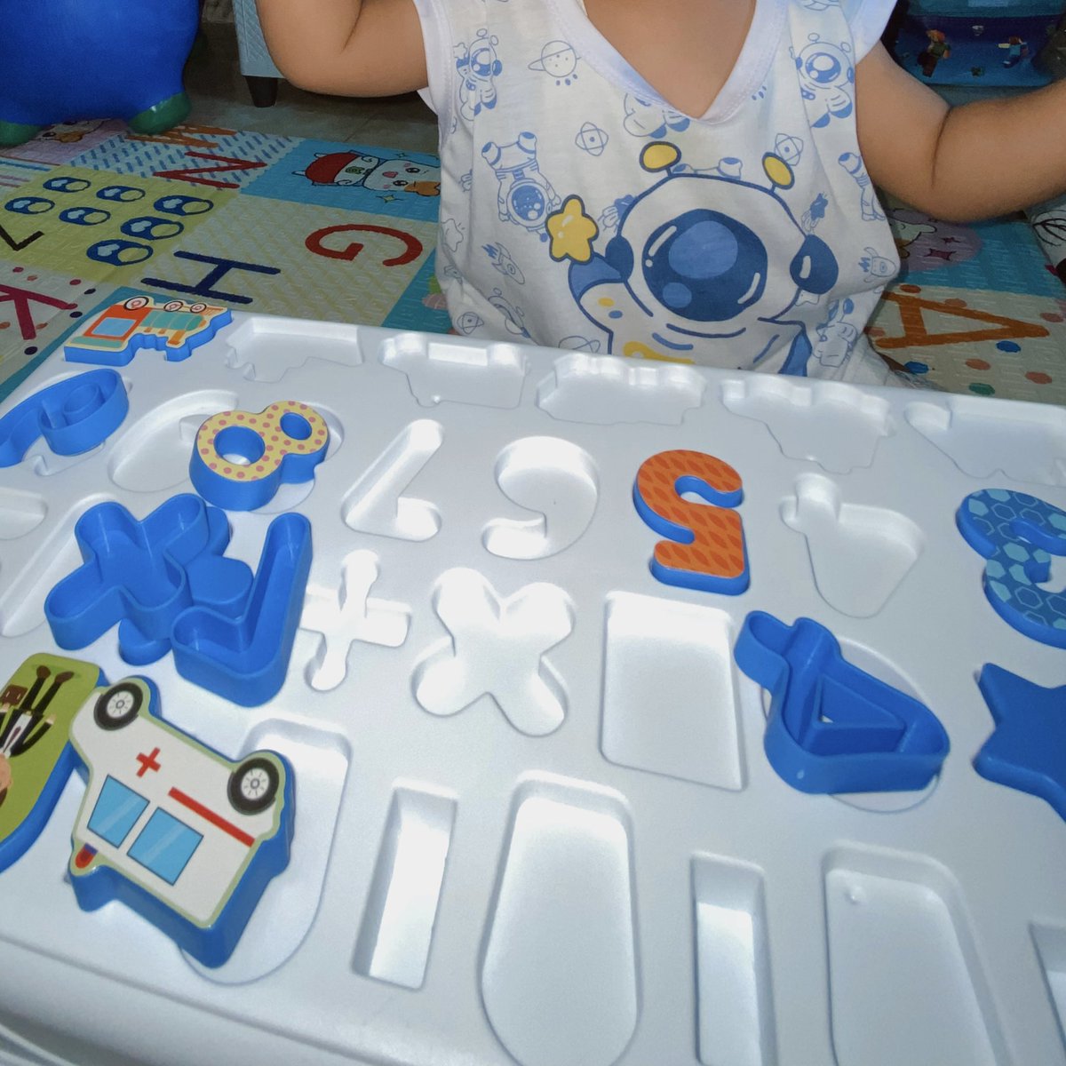 iphii's tweet image. POV punya anak umur setahun 🥹