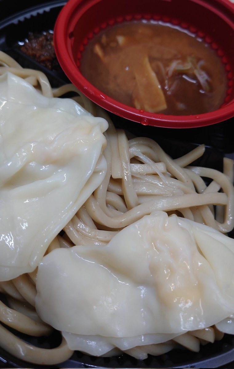 お昼ご飯(〃∇〃) 海老ワンタンうどん🦐 美味しい💗