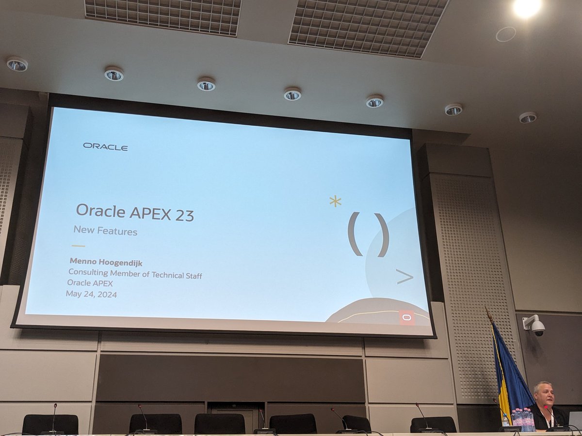 Day 2 of #contech2024 is starting with the #orclAPEX keynote,  @mennooo on stage