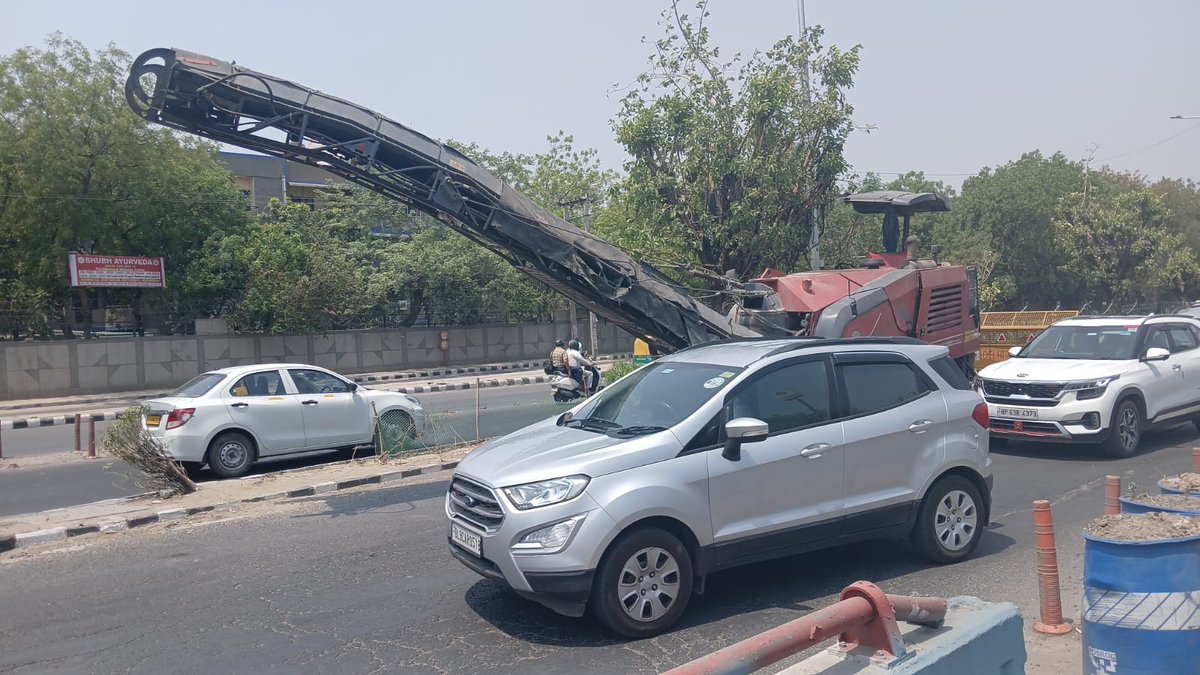 Traffic Alert Traffic is affected on Road No. 201 in the carriageway from Sector 1, Dwarka Crossing towards Palam Flyover due to breakdown of a Hydra Crane. Kindly plan your journey accordingly.