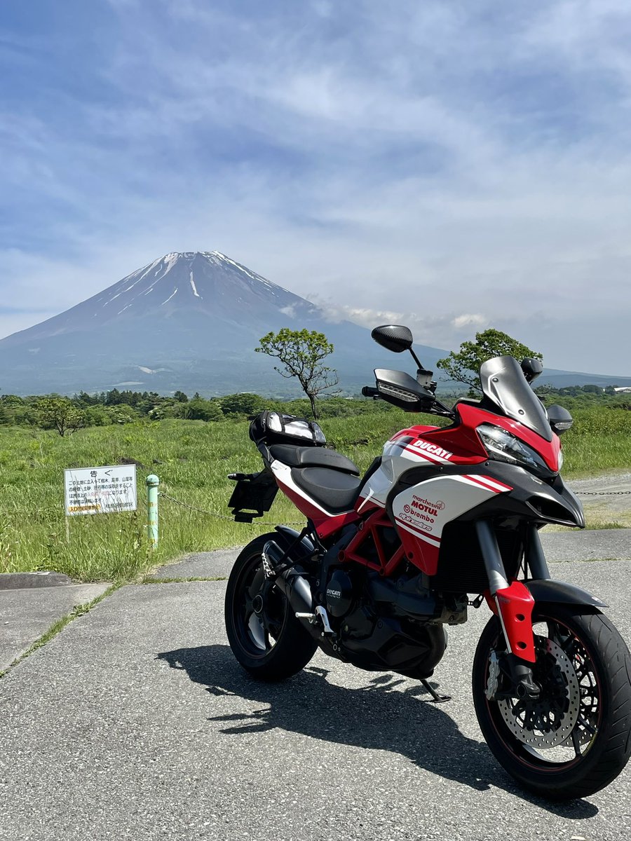 k_mata97's tweet photo. 仕事休んでお墓参り。という名目のツーリング。だけど温泉に長居したー。

#ducati 
#Multistrada
#富士山 https://t.co/2ZVV7aB5PU