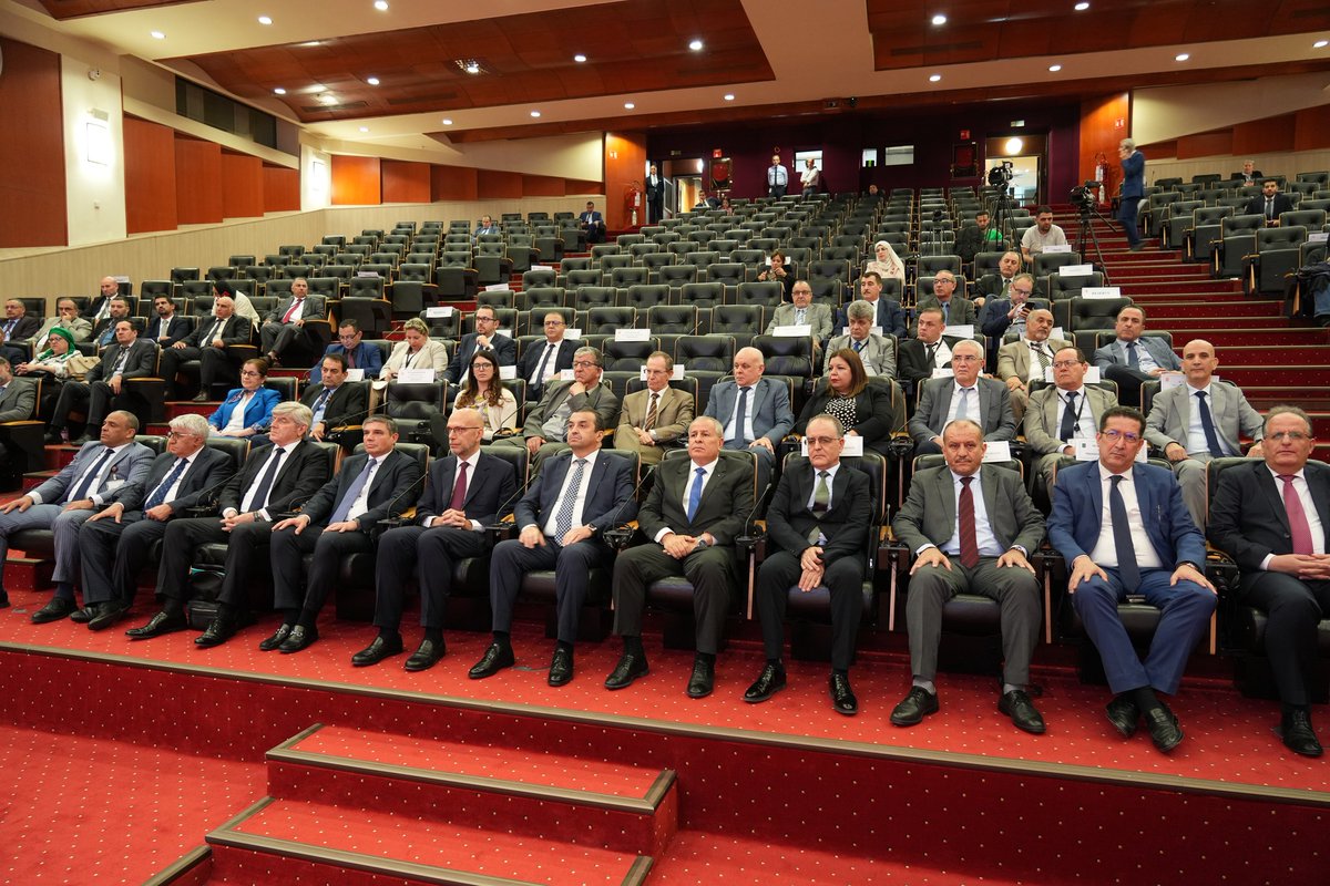 AL24Francais's tweet photo. #Sonatrach signe un contrat avec un consortium international pour la réalisation d'installations de boosting à Hassi R'mel
https://t.co/HJ9X0Mr5RX
#Algérie #Hydrocarbures #compagnies #projets https://t.co/olhy4ncm81
