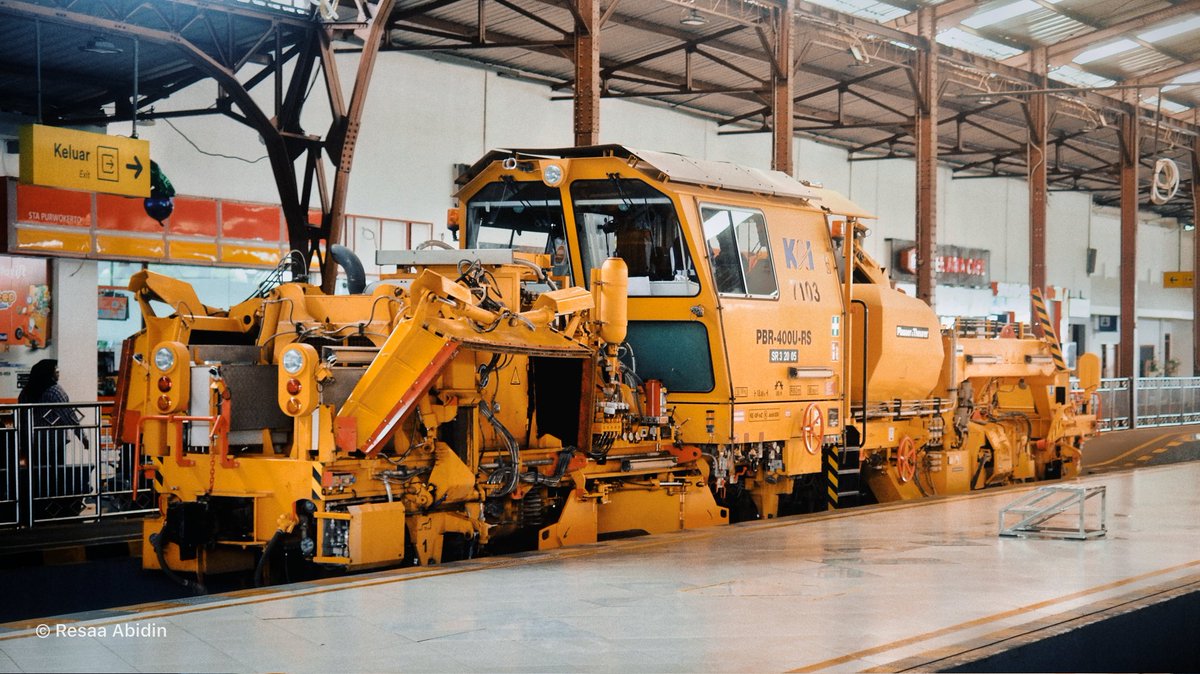 resabidinn's tweet photo. Plasser Ballast Regulator 400U RS https://t.co/NAHdbcy9ht